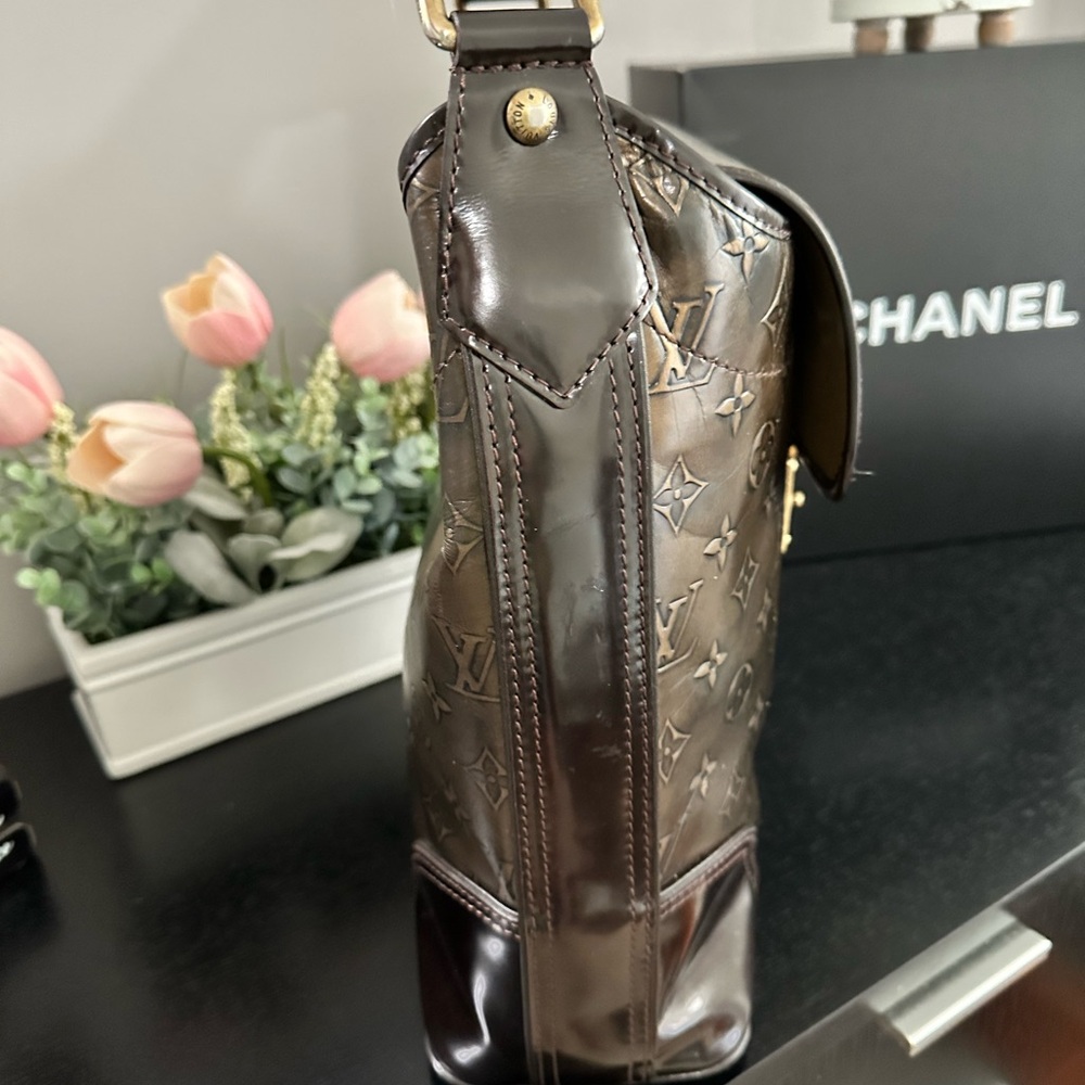 Louis Vuitton Limited Edition Bronze Monogram Embossed Leather Sergent Bag - Picture 13 of 16